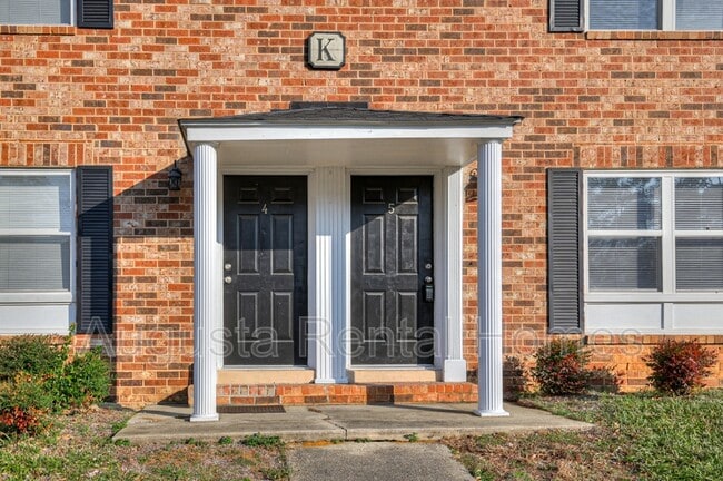 Building Photo - 2905 Arrowhead Dr