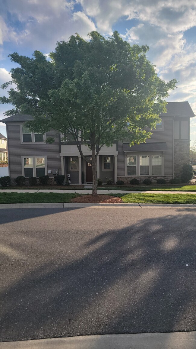 Foto del edificio - 5688 Garrow Glen Rd