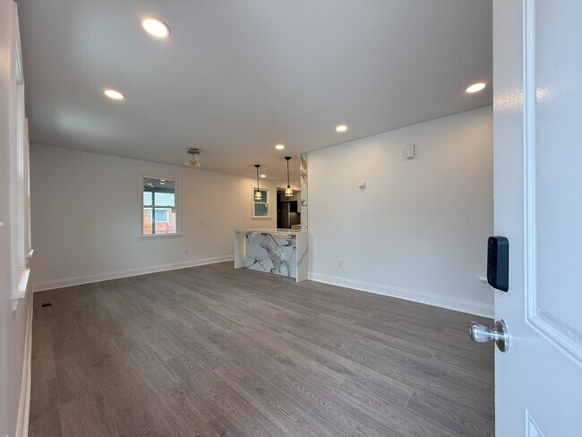 Building Photo - 2763 Catalina Ave