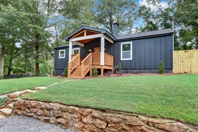 Building Photo - 1200 Byewood Ln SW