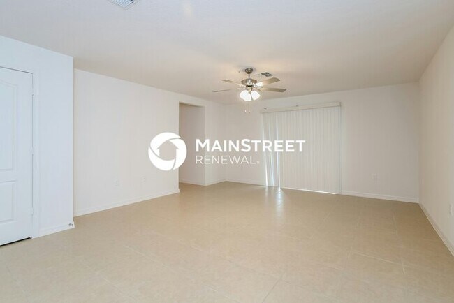 Building Photo - 4 Bedroom Pet-Friendly Home in Dundee, FL with Main Street Renewal