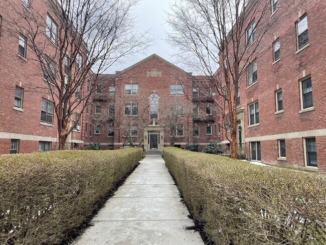 Building Photo - 58 Elm St