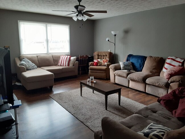 Foto del edificio - 4 bedrooms!