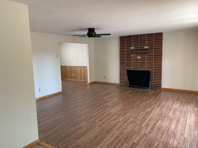 Building Photo - Renovated 3 Bedroom Single Family Home
