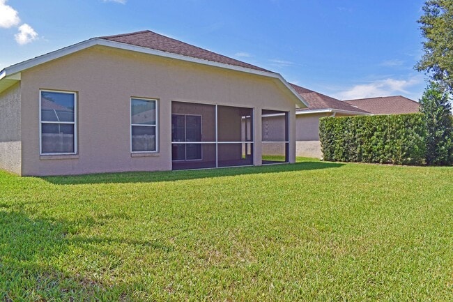 Building Photo - 14499 Tamarind Loop