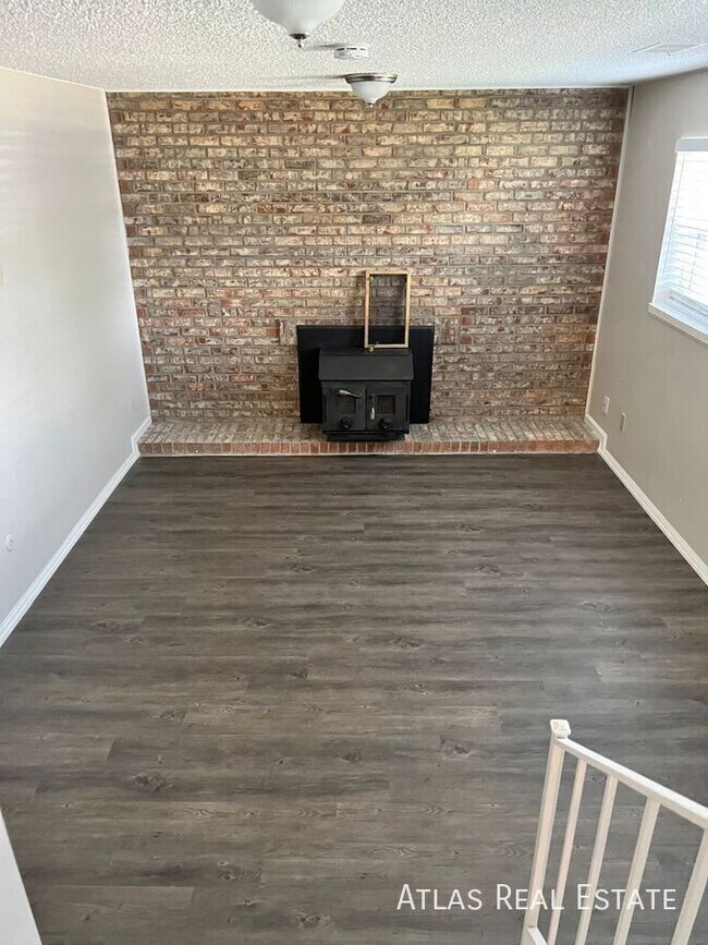 Foto del edificio - 11194 Forest Ave