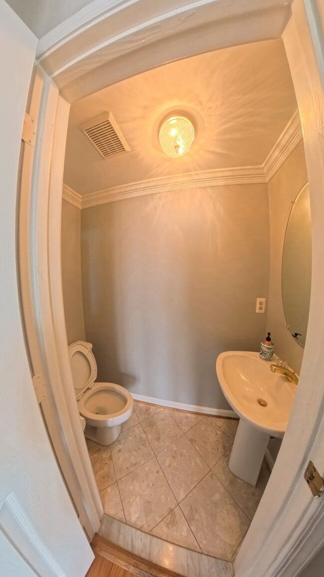 Foto del edificio - 7021 Haycock Rd