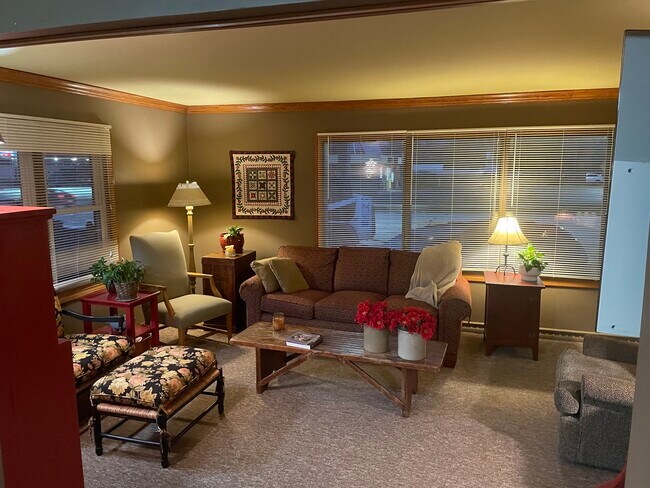 Foto del edificio - 304 N Rapids Rd