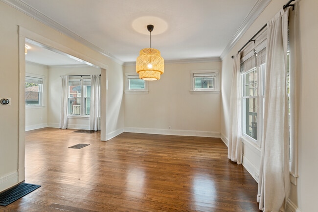 Building Photo - 540 Lyman Ave