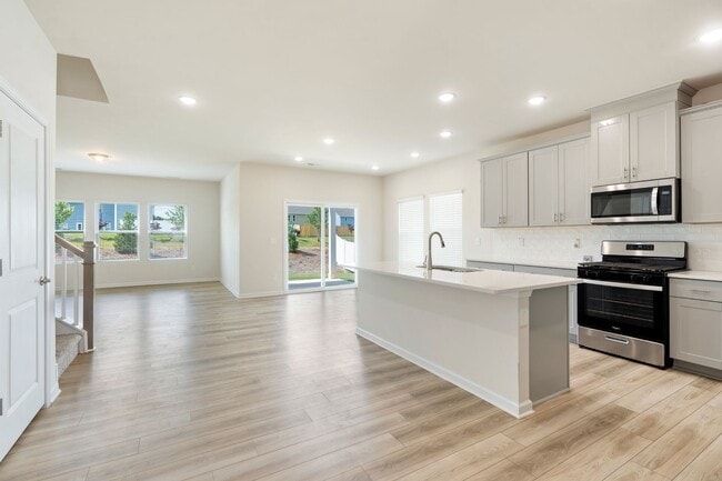 Building Photo - Convenient, Spacious and Move-in Ready 5 Bed/3 Bath Home in Mebane