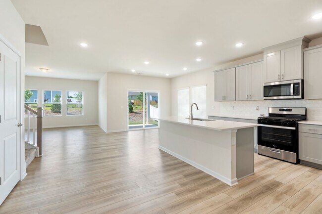 Foto del edificio - Convenient, Spacious and Move-in Ready 5 Bed/3 Bath Home in Mebane