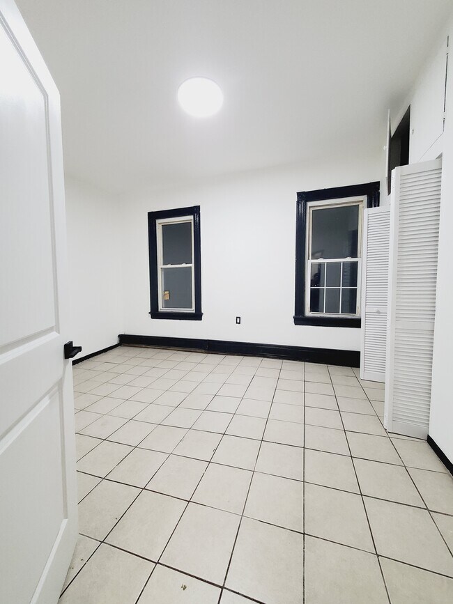 Foto del edificio - 166 Cator Ave