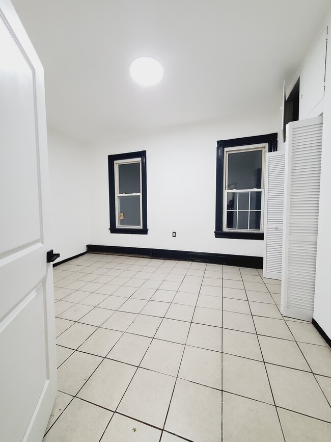 Building Photo - 166 Cator Ave