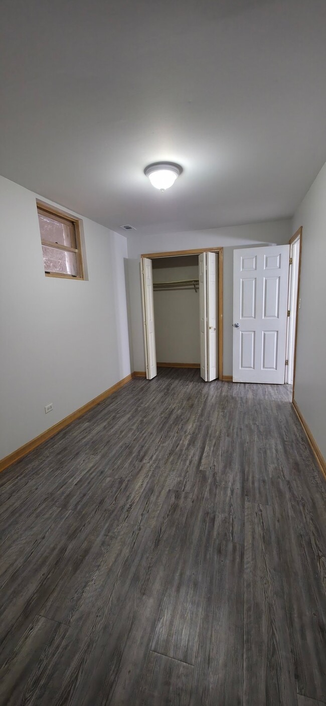 Building Photo - 1443 W Walton St