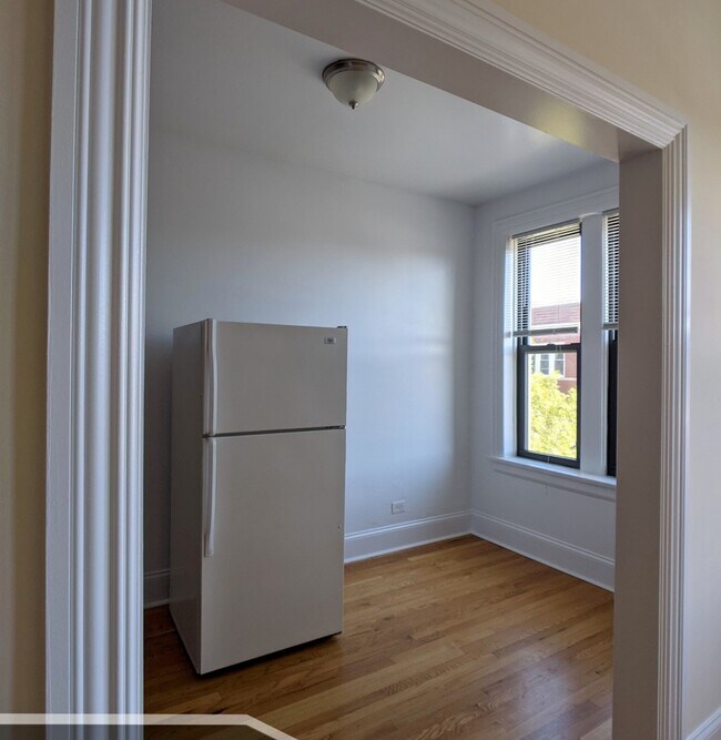 Foto del edificio - 2704 N Sawyer Ave