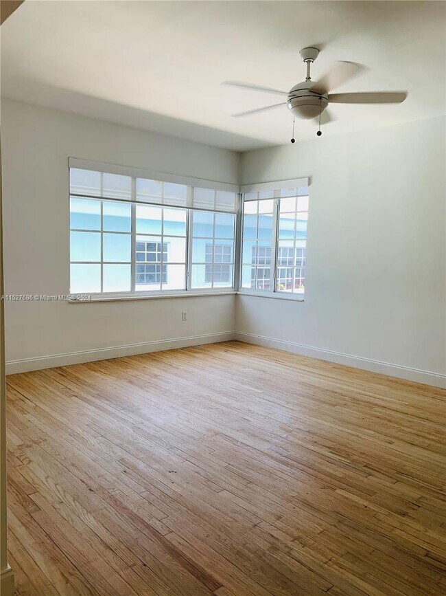 Foto del edificio - 2840 Pine Tree Dr