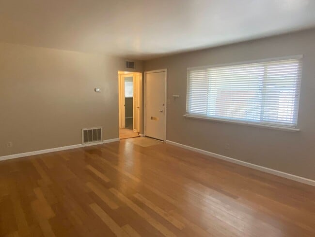 Building Photo - 139 W Lassen Ave