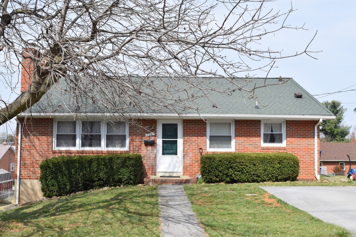 Foto principal - 726 Stockton Rd