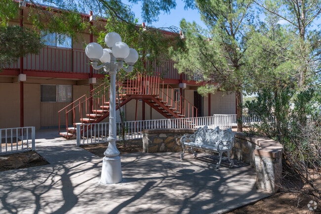 Courtyard - Carousel Plaza Apartments