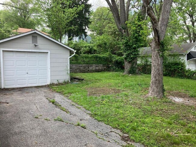 Building Photo - 7804 Utica Dr