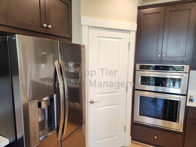 Foto del edificio - ***Spectacular 2-Story 4 bed, 2.5 bath, 2,...