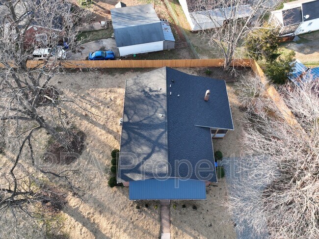 Foto del edificio - 306 S First St