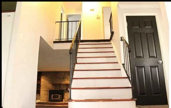 Foto del edificio - 1621 Debra Dr