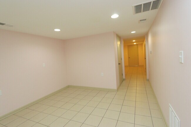 Building Photo - 2040 N Laramie Ave