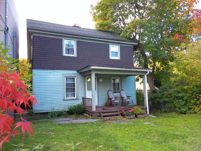 Building Photo - AVAILABLE 6/1/26 - House for Rent Near Sho...