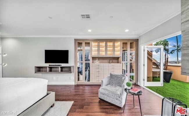 Foto del edificio - 3 br, 2.5 bath Townhome - 302 Carnation Ave