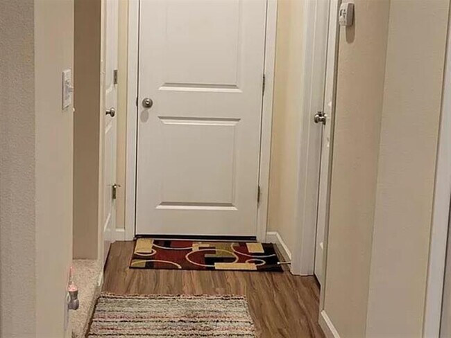 Building Photo - Tigard furnished home