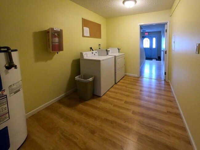 Building Photo - 1637 Carriage Hill Drive #5