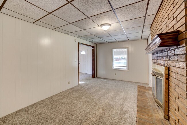 Foto del edificio - COMING SOON 3 bed 1 bath!