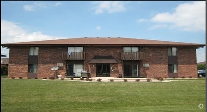 Building Photo - Royal Court Apartments