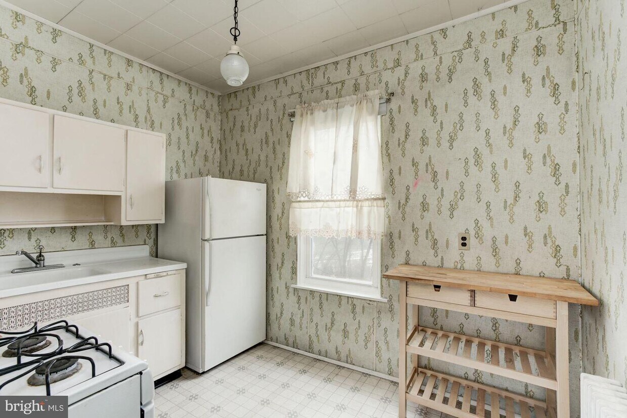Primary Photo - 1307 W Northern Pkwy