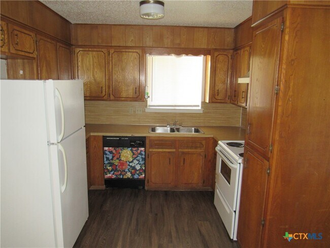 Foto del edificio - 2406 Shoemaker Dr