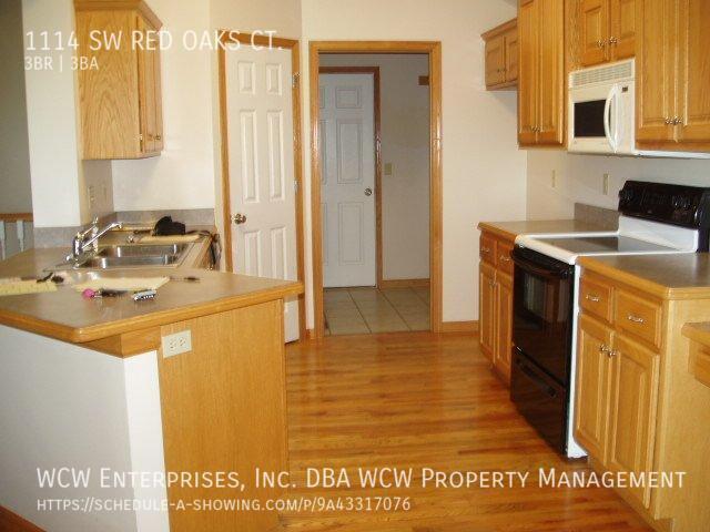 Foto del edificio - 1114 SW Red Oaks Ct