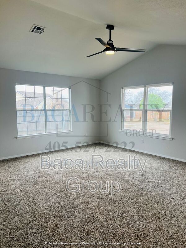 Building Photo - 1044 Shadowlake Rd