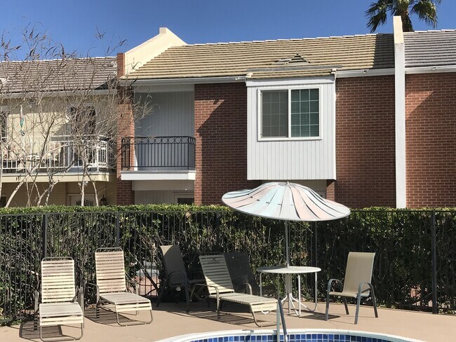 Building Photo - Las Vegas Country Club. Modernized and Upg...
