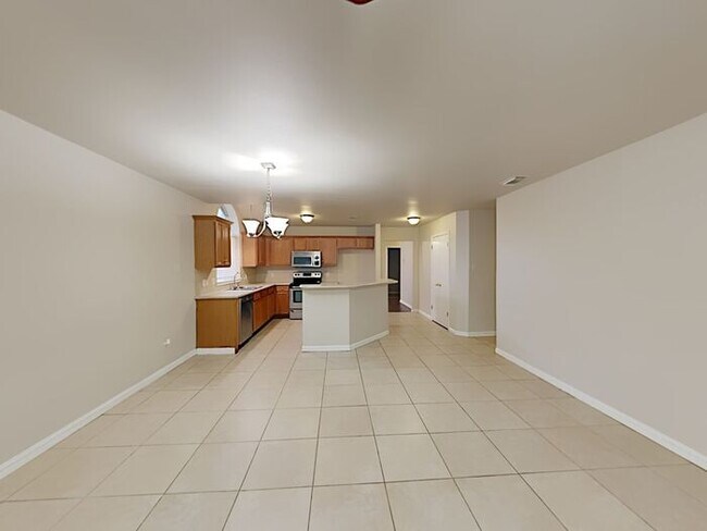 Building Photo - Holiday Special! No Application Fee + 1 Mo...