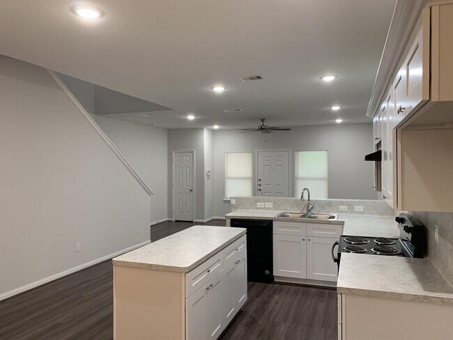 Building Photo - 9030 Everglade Dr
