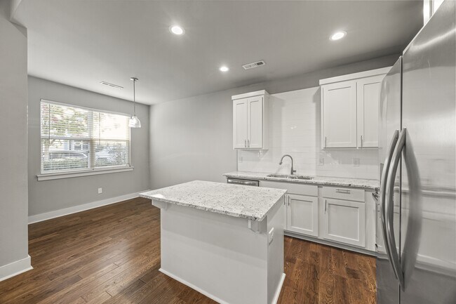 Building Photo - 2051 S Florida Way