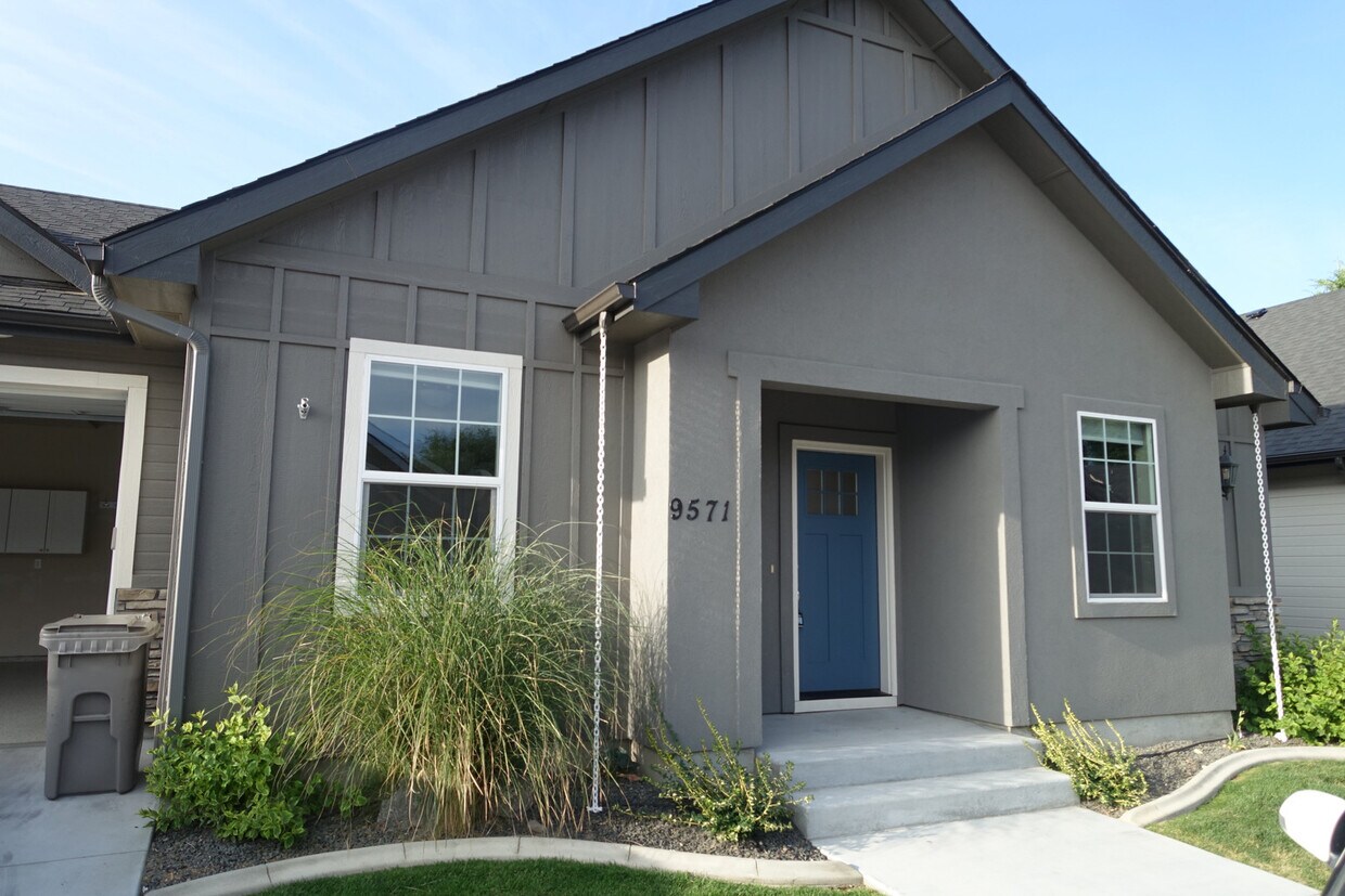 Foto principal - 3-Bedroom Home in Very Private Quiet Setting