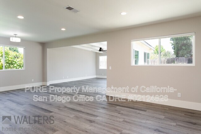Building Photo - 3772 Governor Dr