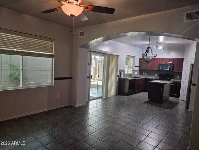 Foto del edificio - 3020 W Cavalry Dr