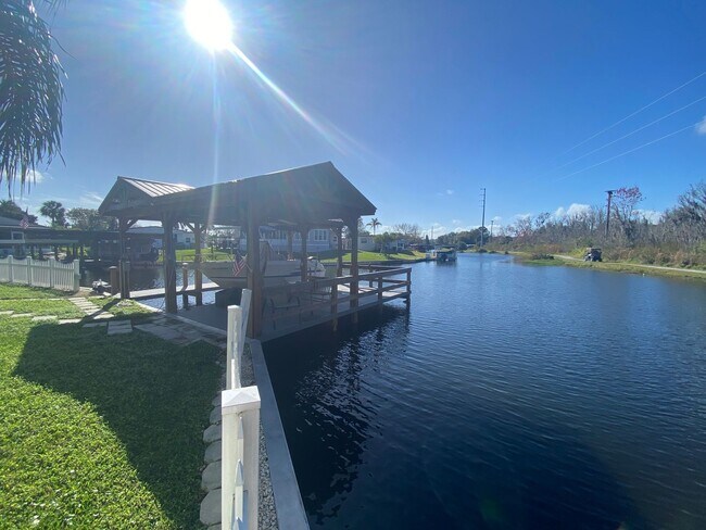 Foto del edificio - Spectacular Fully Furnished Home SEASONAL ...