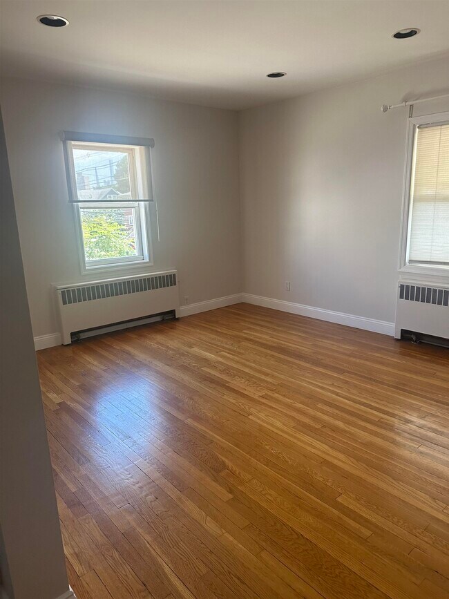 Building Photo - 416 73rd St