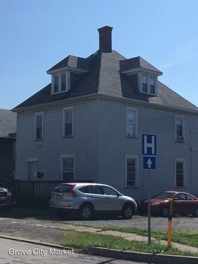 Primary Photo - 422 S Center St