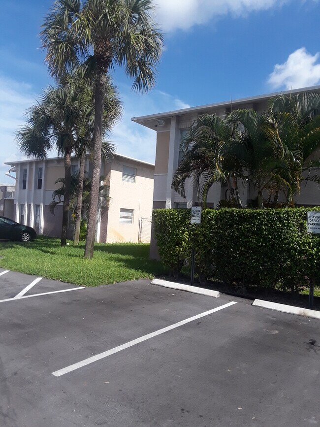 Foto del edificio - 311 NW 42nd Ct