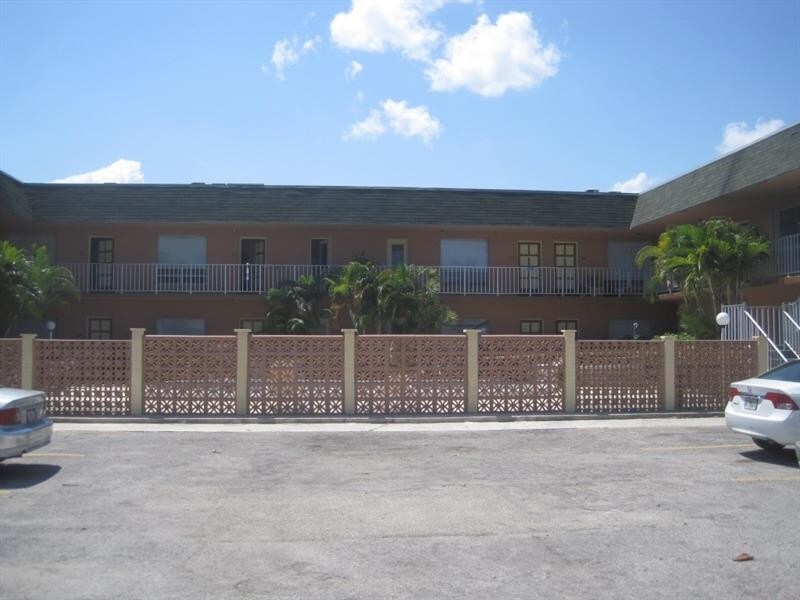 Foto principal - 1750 N 17th Ct